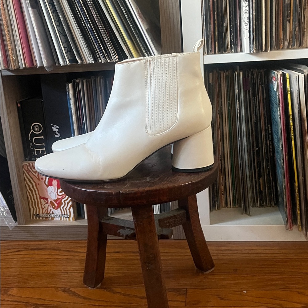 Marc Jacobs white leather booties size 39.5